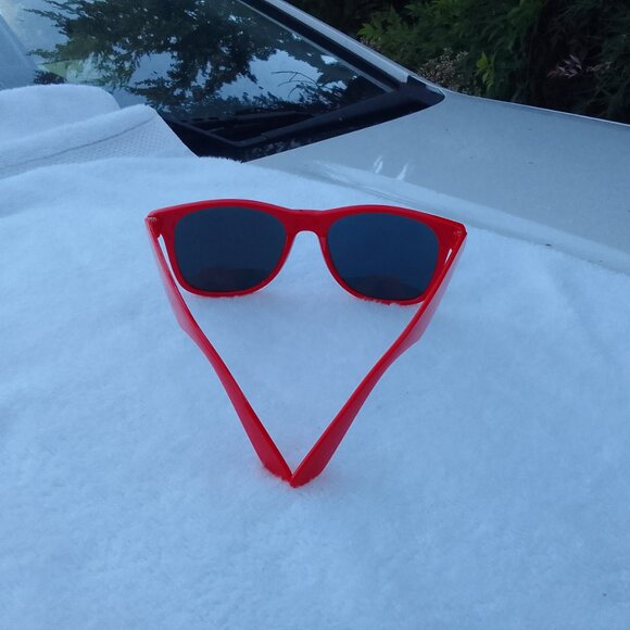 July 4th sale - bundle 2 pairs beautiful blue&red matching sunglasses, brand new - Picture 11 of 11